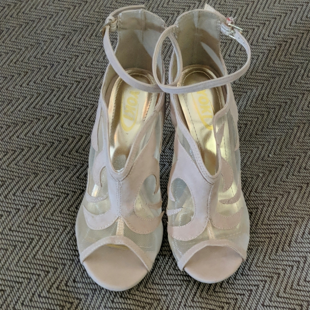 Tan High Heel Shoes 7 NWOT
